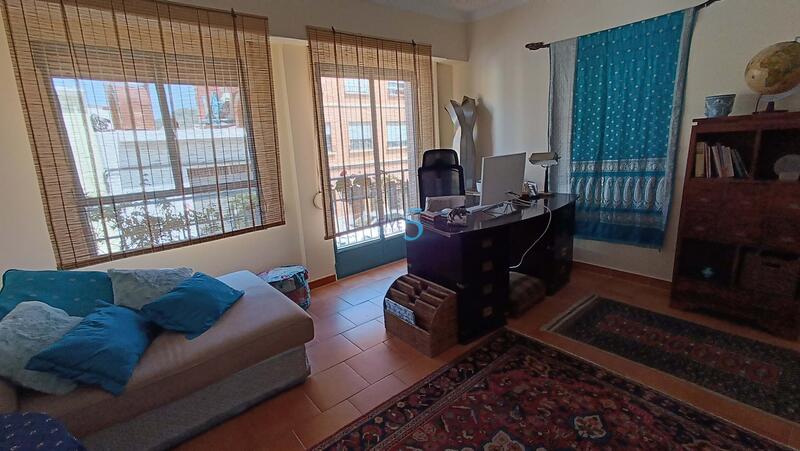5 bedroom Townhouse for sale