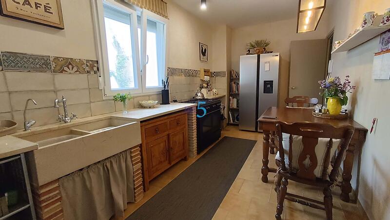 5 bedroom Townhouse for sale