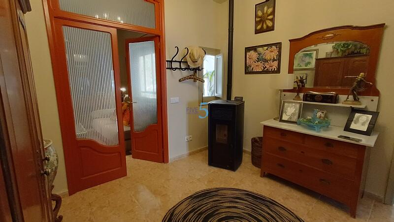 5 bedroom Townhouse for sale