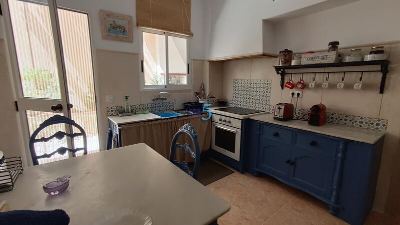5 bedroom Townhouse for sale