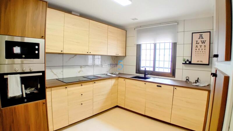 3 Schlafzimmer Stadthaus zu verkaufen