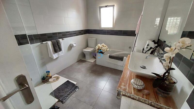 3 bedroom Country House for sale