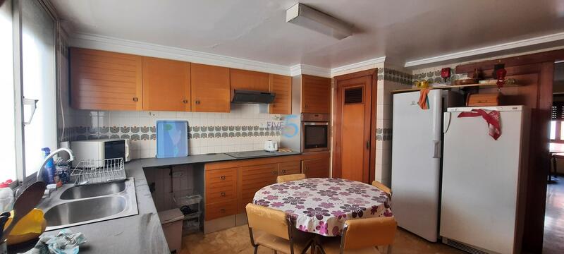 4 спальная комната квартира продается