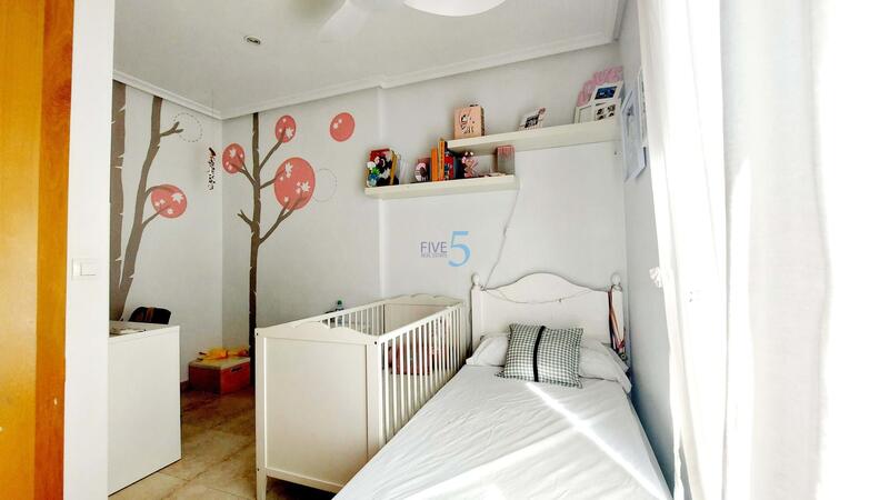 4 Schlafzimmer Stadthaus zu verkaufen