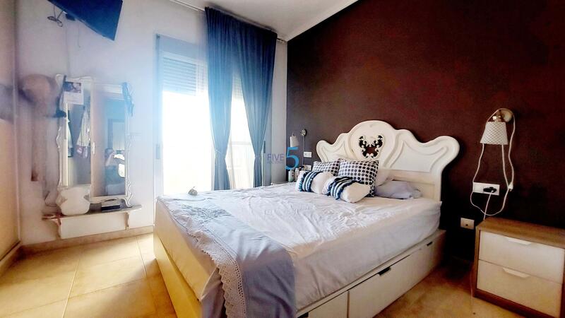 4 Schlafzimmer Stadthaus zu verkaufen