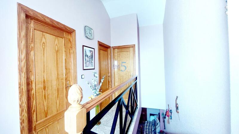 3 slaapkamer Gezinswoning Te koop