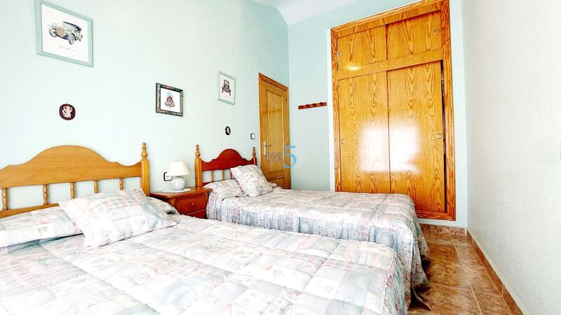 3 slaapkamer Gezinswoning Te koop