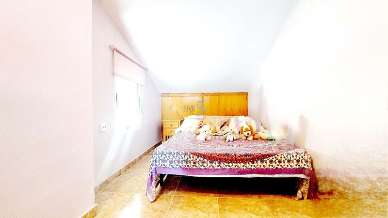 3 slaapkamer Gezinswoning Te koop