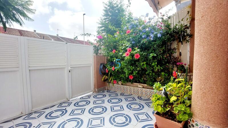 3 slaapkamer Gezinswoning Te koop