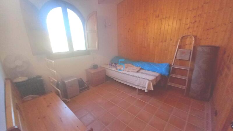 5 bedroom Country House for sale