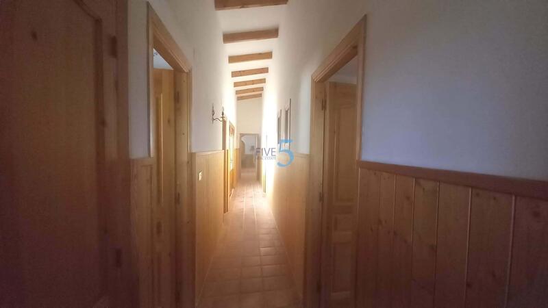 5 bedroom Country House for sale