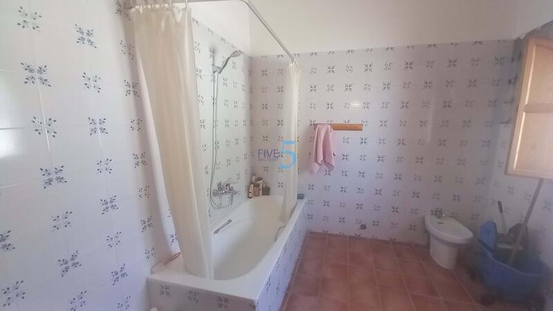 5 bedroom Country House for sale