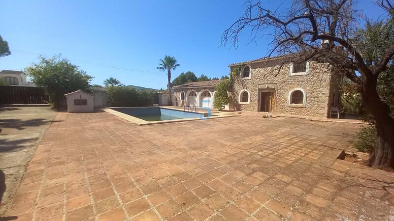 5 bedroom Country House for sale