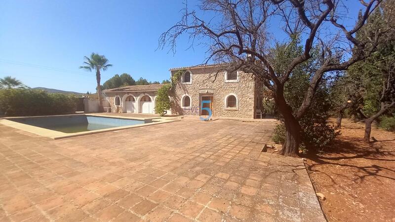 5 bedroom Country House for sale