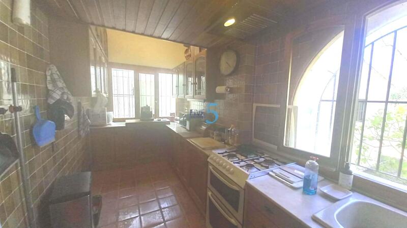 5 bedroom Country House for sale