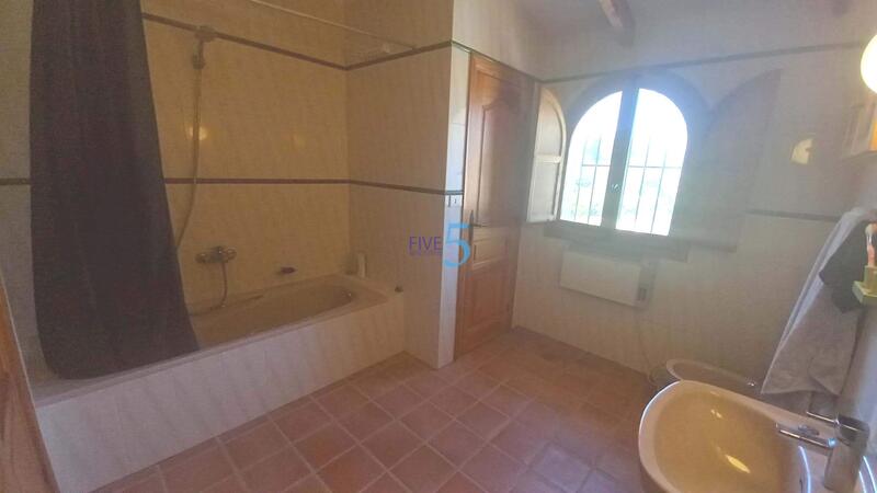 5 bedroom Country House for sale