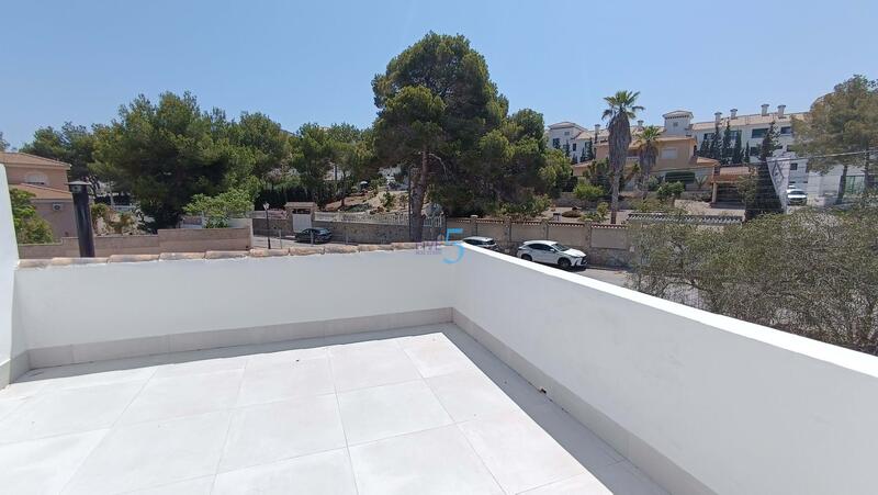 2 bedroom Townhouse for sale