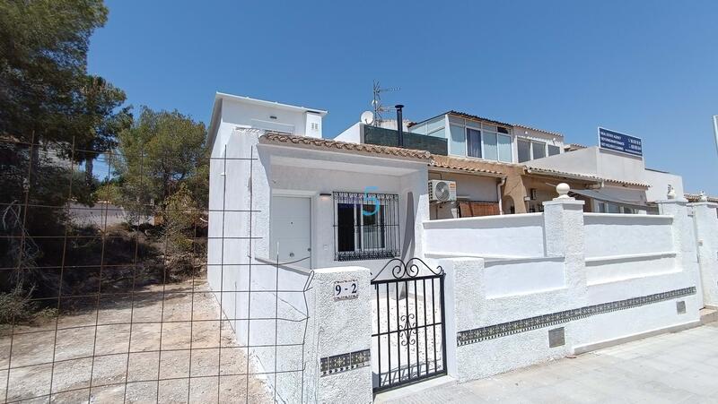 2 bedroom Townhouse for sale