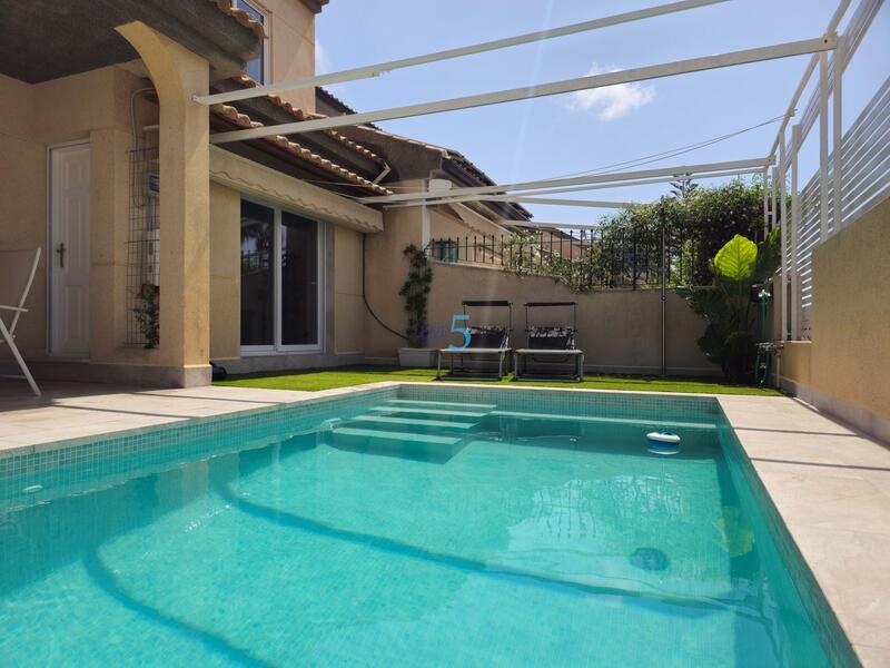 5 bedroom Duplex for sale
