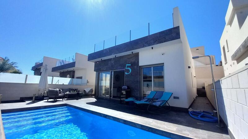 Villa zu verkaufen in Orihuela, Alicante