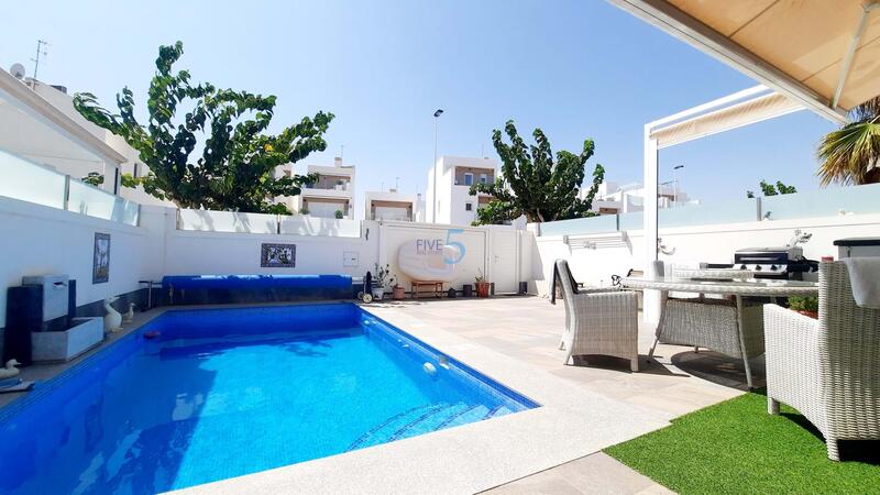 4 bedroom Villa for sale