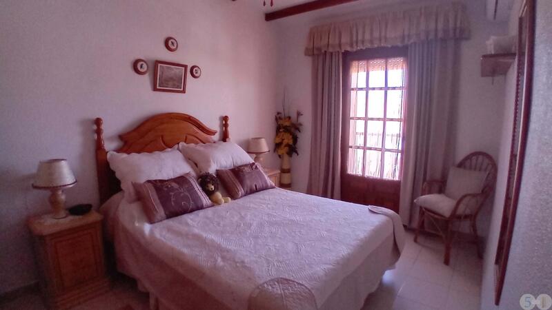 2 slaapkamer Gezinswoning Te koop