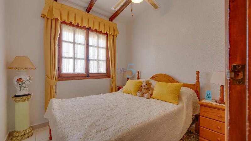 2 slaapkamer Gezinswoning Te koop