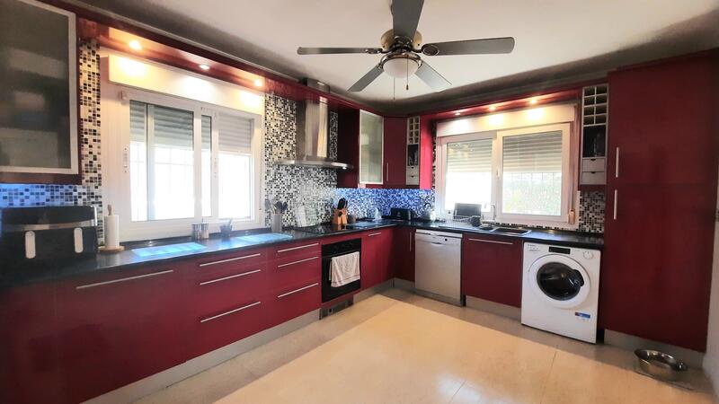 3 bedroom Country House for sale