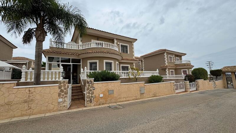 Landsted til salg i Torrevieja, Alicante