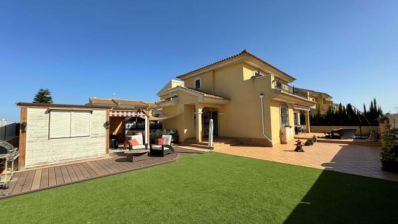 Villa til salg i Orihuela, Alicante