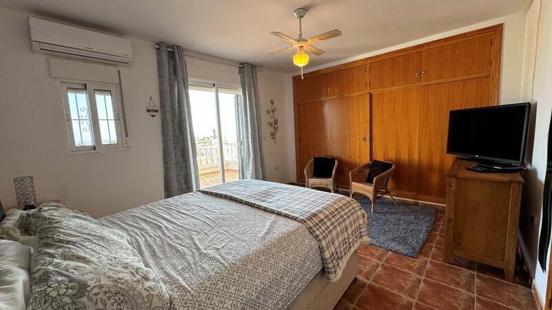 4 Schlafzimmer Stadthaus zu verkaufen