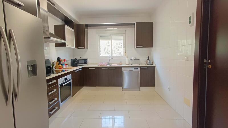 3 спальная комната вилла продается