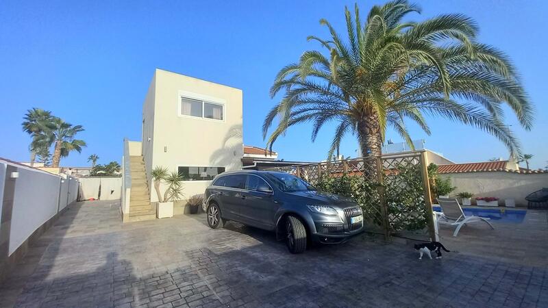 4 bedroom Villa for sale