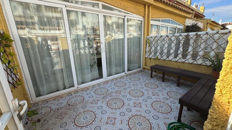 3 спальная комната городская тюрьма продается