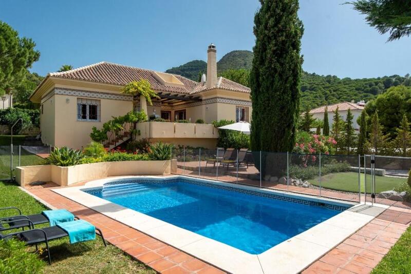 Villa for sale in Alhaurin de la Torre, Málaga