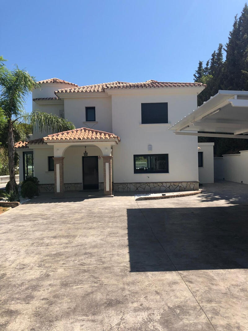 Villa til salgs i Alhaurin de la Torre, Málaga