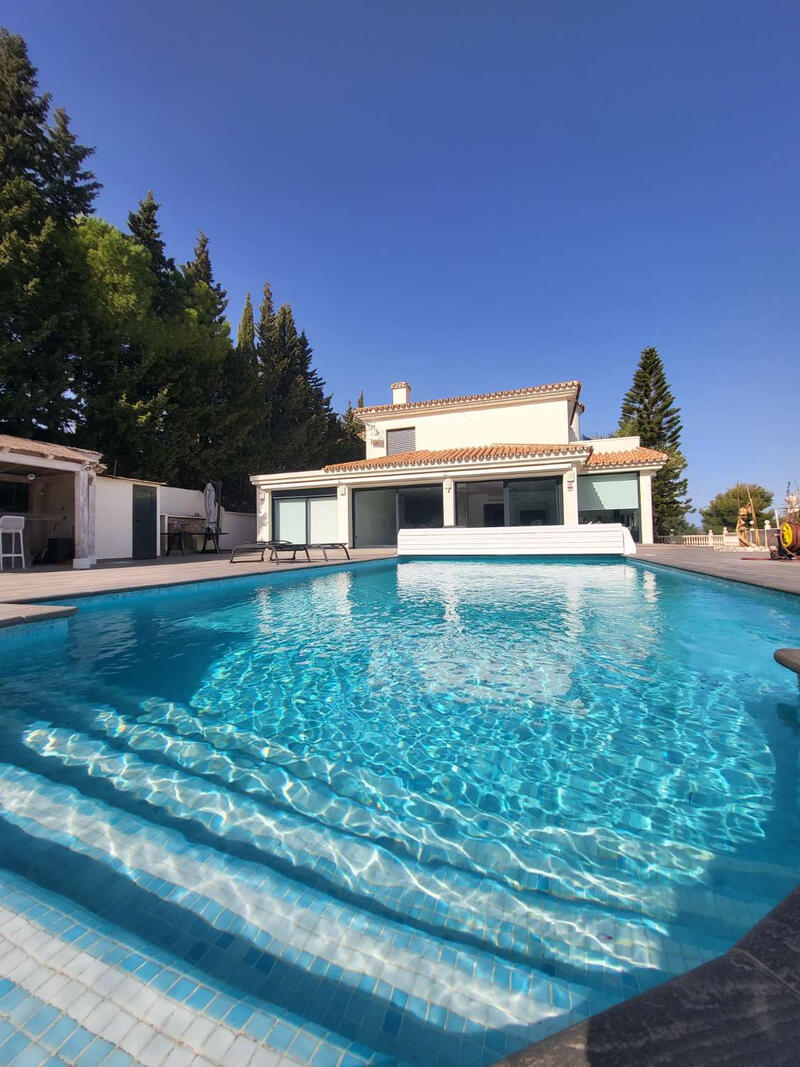 6 Cuarto Villa en venta