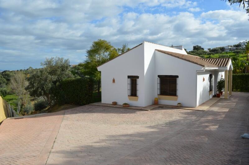 Country House for Long Term Rent in Alhaurin el Grande, Málaga