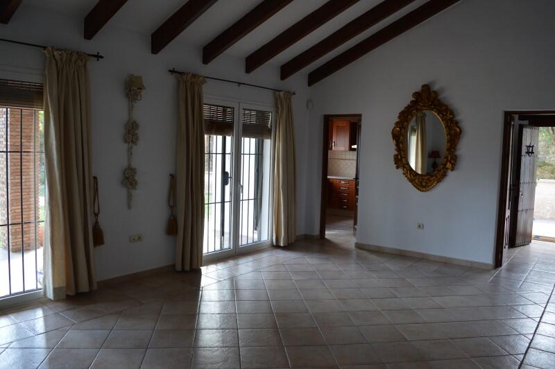 3 bedroom Country House for Long Term Rent