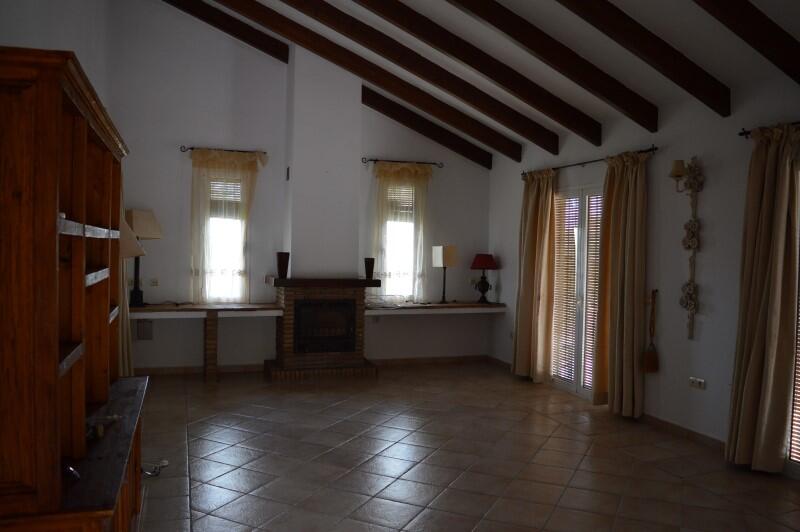 3 bedroom Country House for Long Term Rent
