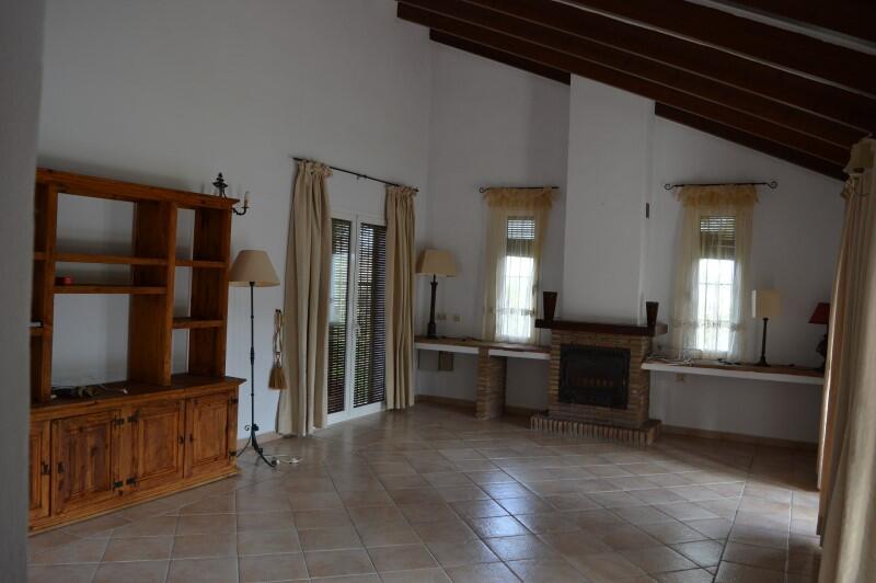 3 bedroom Country House for Long Term Rent