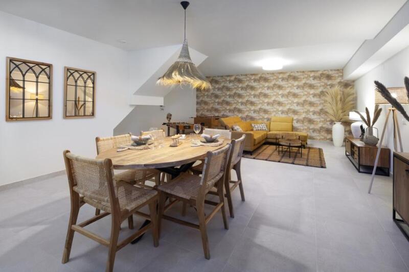 4 bedroom Townhouse for sale