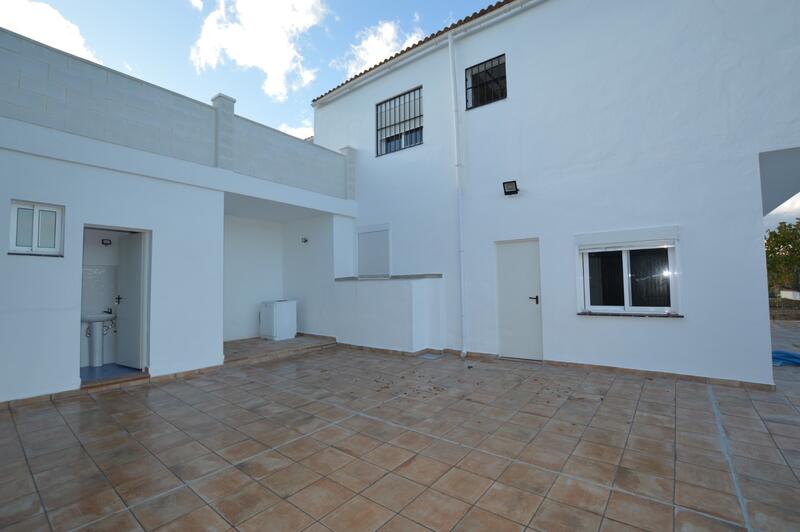 4 bedroom Country House for Long Term Rent 4 bedroom Country House for Long Term Rent