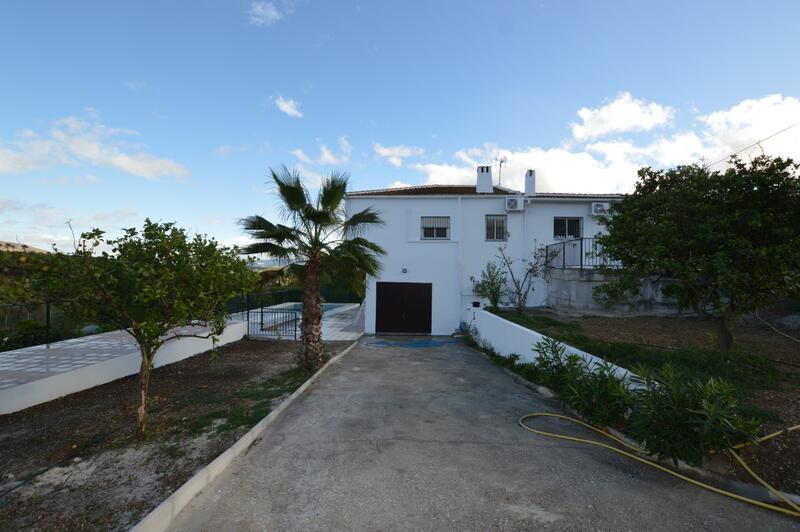 4 bedroom Country House for Long Term Rent 4 bedroom Country House for Long Term Rent