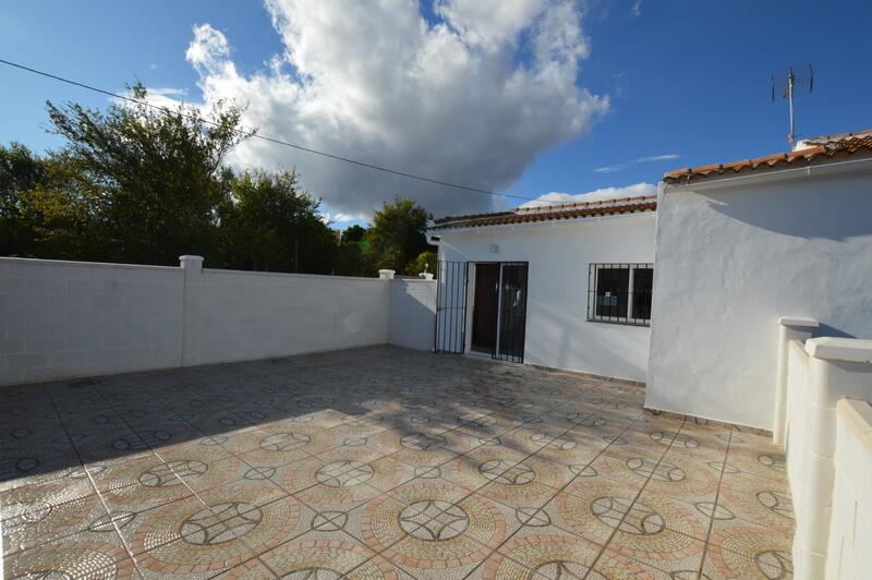 4 bedroom Country House for Long Term Rent 4 bedroom Country House for Long Term Rent