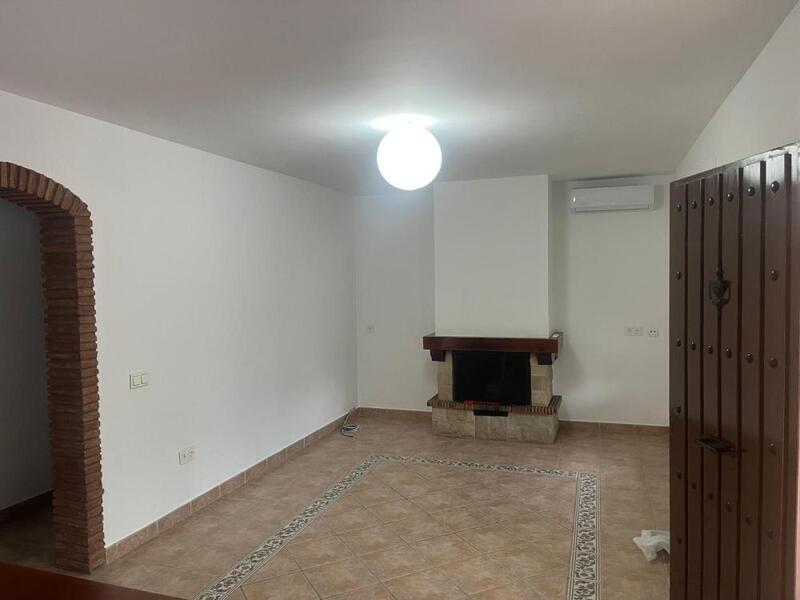 3 bedroom Country House for Long Term Rent