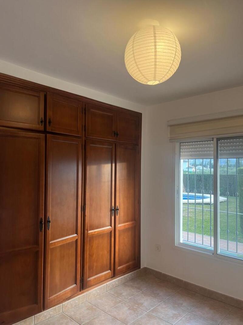 3 bedroom Country House for Long Term Rent