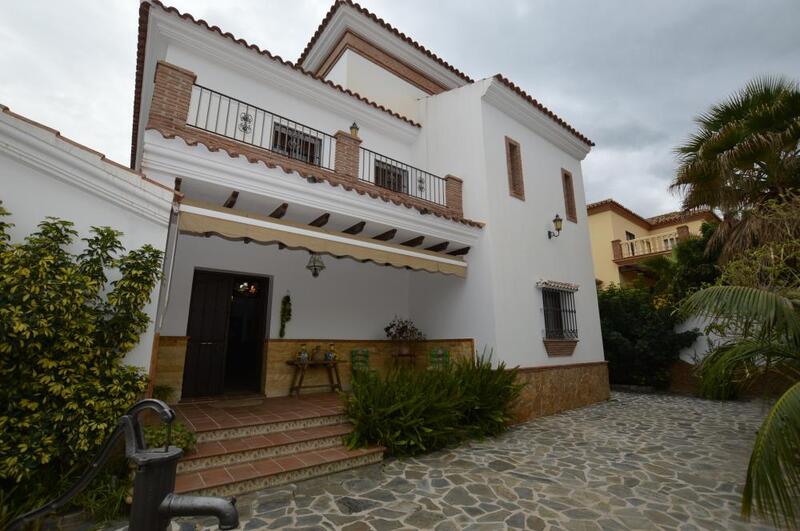 Villa for Long Term Rent in Alhaurin el Grande, Málaga