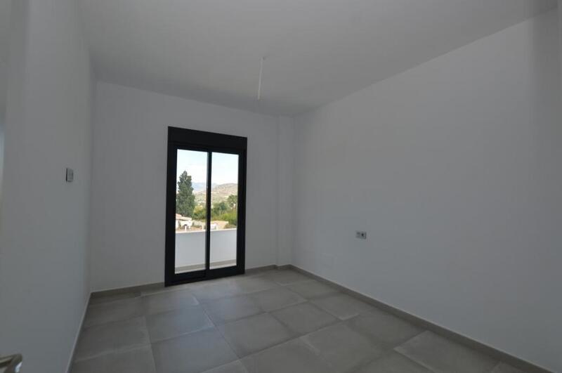 3 slaapkamer Gezinswoning voor lange termijn huur