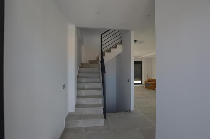 3 slaapkamer Gezinswoning voor lange termijn huur